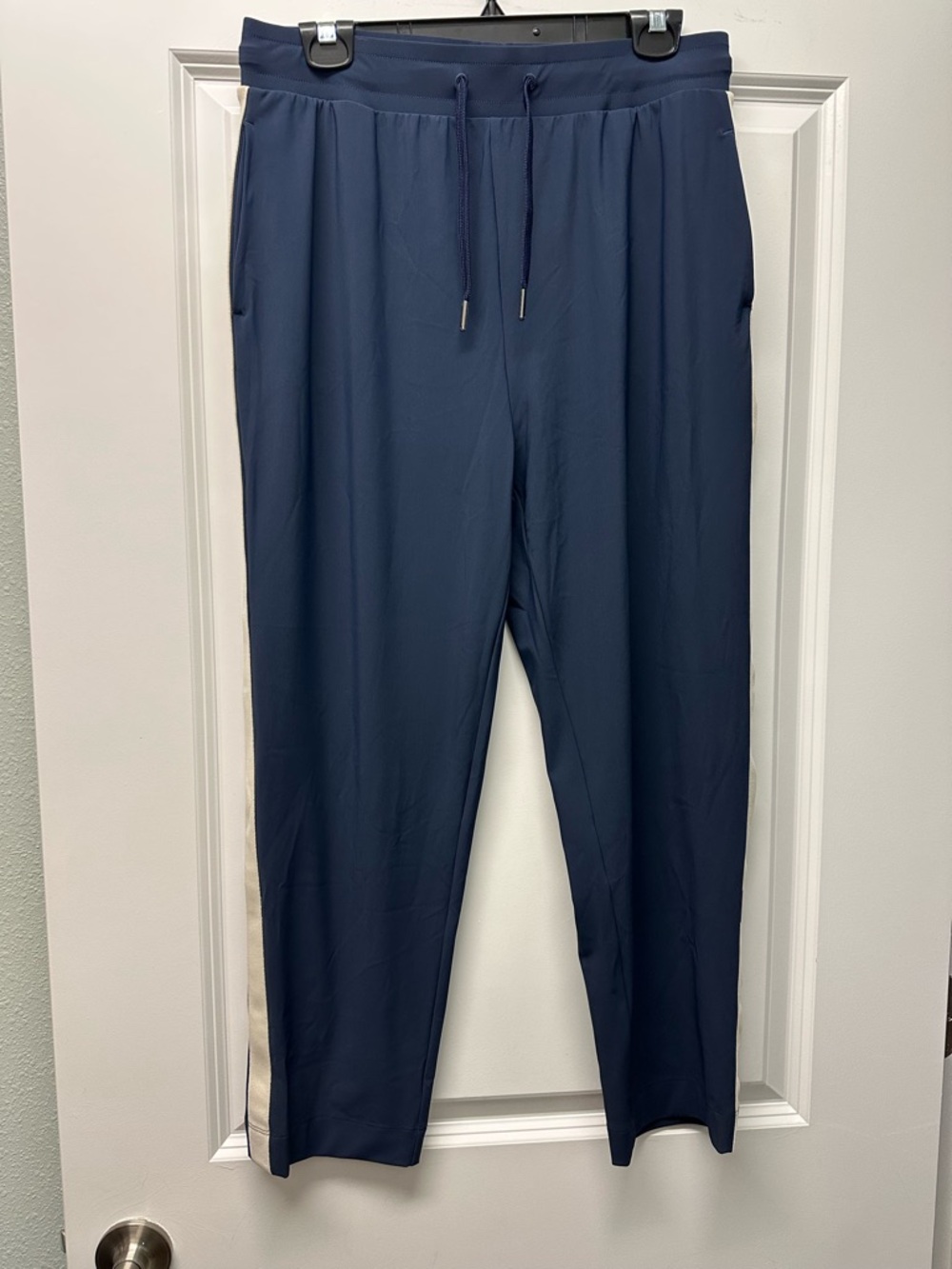 NWT Women’s Sweaty Betty Explorer 25” Navy Athletic Trouser with Side Stripe